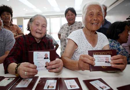 中國養老保險覆蓋人群全球最多 服務體系基本成型