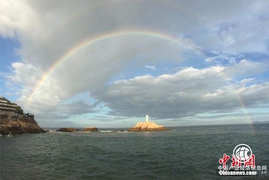 浙江舟山東極島現“雙彩虹”美景