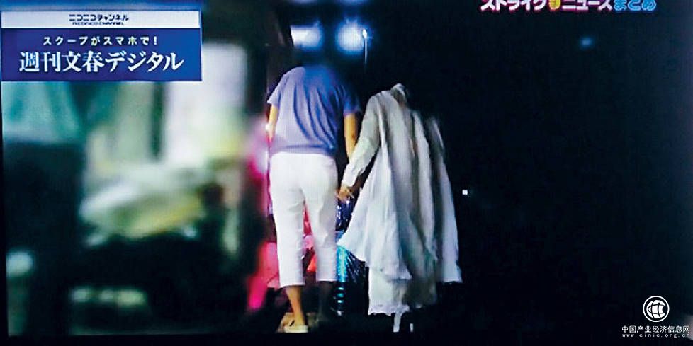 被曝與已婚醫生牽手約會！齊藤由貴開記者會鞠躬否認