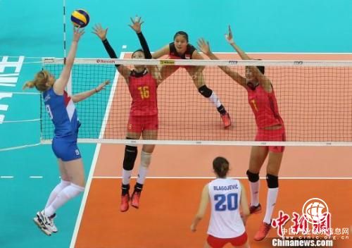 中國女排惜敗塞爾維亞，排名第四。 泱波 攝