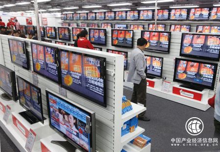 國產電視機上半年凈利不足1% 客廳爭奪戰趨白熱化