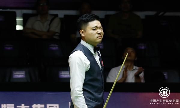 斯諾克中錦賽冷門頻出：丁俊暉遭橫掃，周躍龍逆襲世界第一