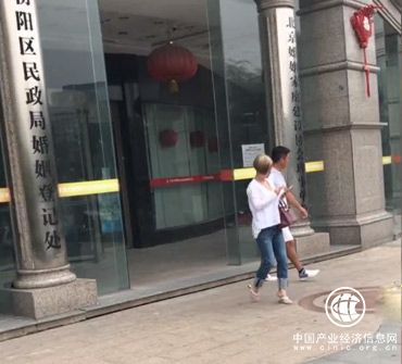 第二段婚姻結束？滿文軍李俐現身民政局疑辦離婚