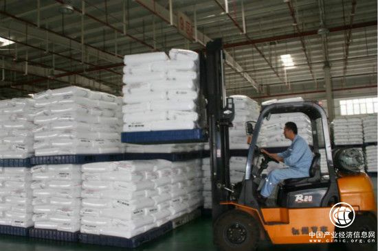 齊魯塑料廠成功開發聚乙烯光伏桶專用料新產品