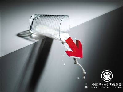 產能過剩 原奶價格走低 上游乳企半年業績集體萎靡