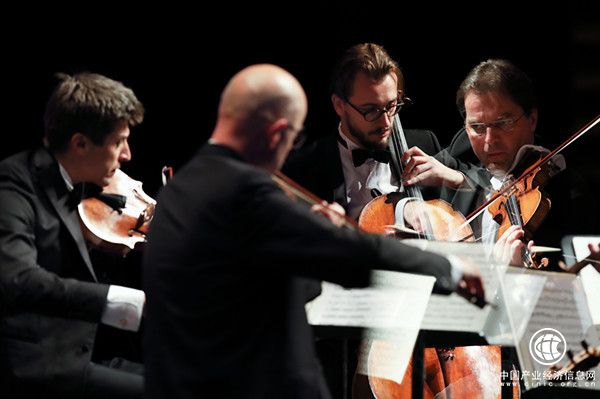 跨越40年歷史的168幅金山農民畫來到了中華藝術宮