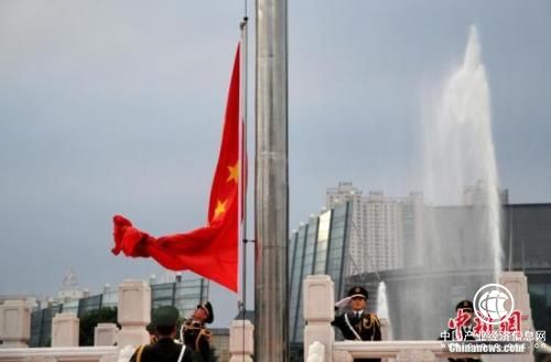 資料圖：升國旗奏國歌。張斌 攝