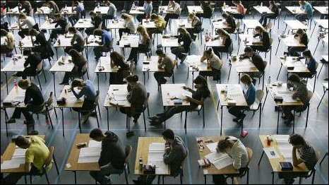 英媒：英考試成績，華裔學生“完爆”其他族裔 　　