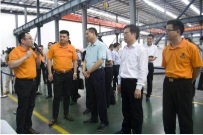 工信部副部長辛國斌蒞臨嘉泰數控調研指導