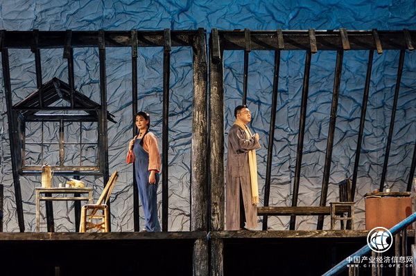 淮劇《半紙春光》改編自郁達夫小說，用淮劇藝術講述上海故事