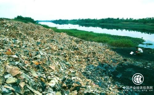 我國每年產生固體廢物超100億噸 污染防治形勢嚴峻