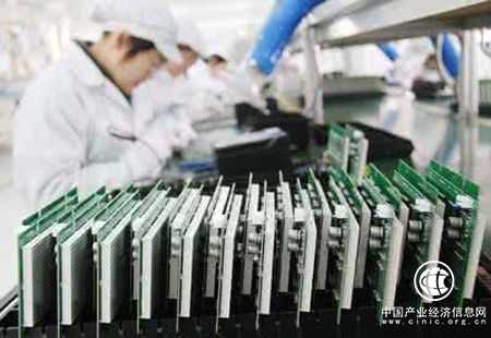 1-10月規模以上電子信息制造業增加值同比增長13.8%