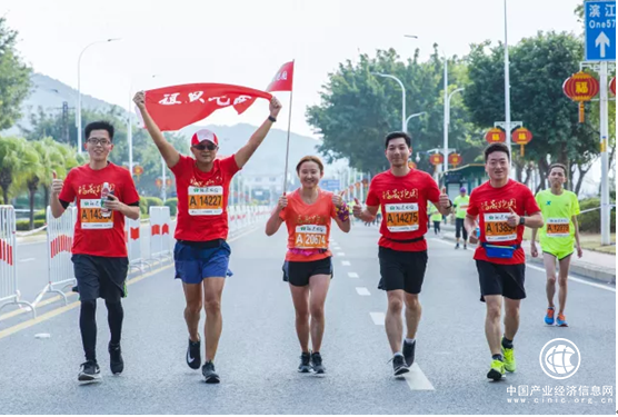 好“晟”者聯盟集結__福晟跑團首次征戰福州國際馬拉松賽事