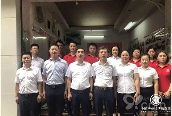關懷顯真情 囑托催奮進， 紅瑞樂邦慰問一線健康職工
