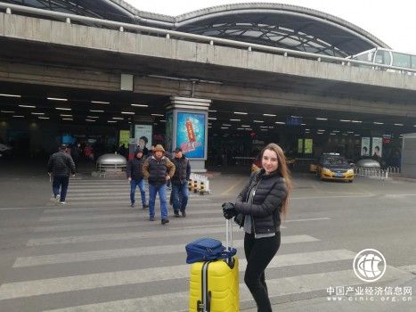 紅遍俄羅斯的萌妹子小龍女，正式宣布進軍中國市場