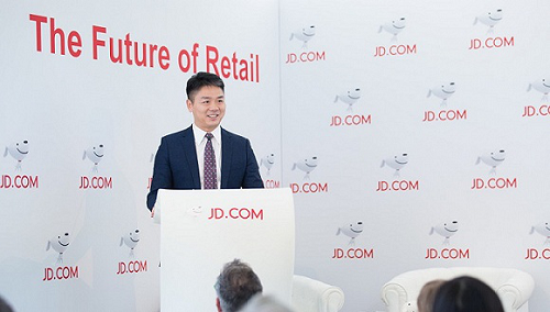 富途證券：達沃斯上的朋友圈，劉強東組2萬億美元飯局