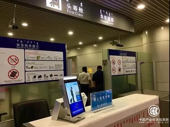 安檢區部署的漢柏科技人臉識別桌面終端