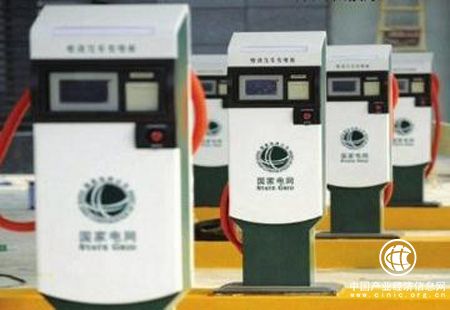 我國建成“九縱九橫”高速城際電動汽車快充網