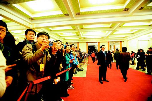 2018年全國兩會繼續開設“部長通道”回應社會關切