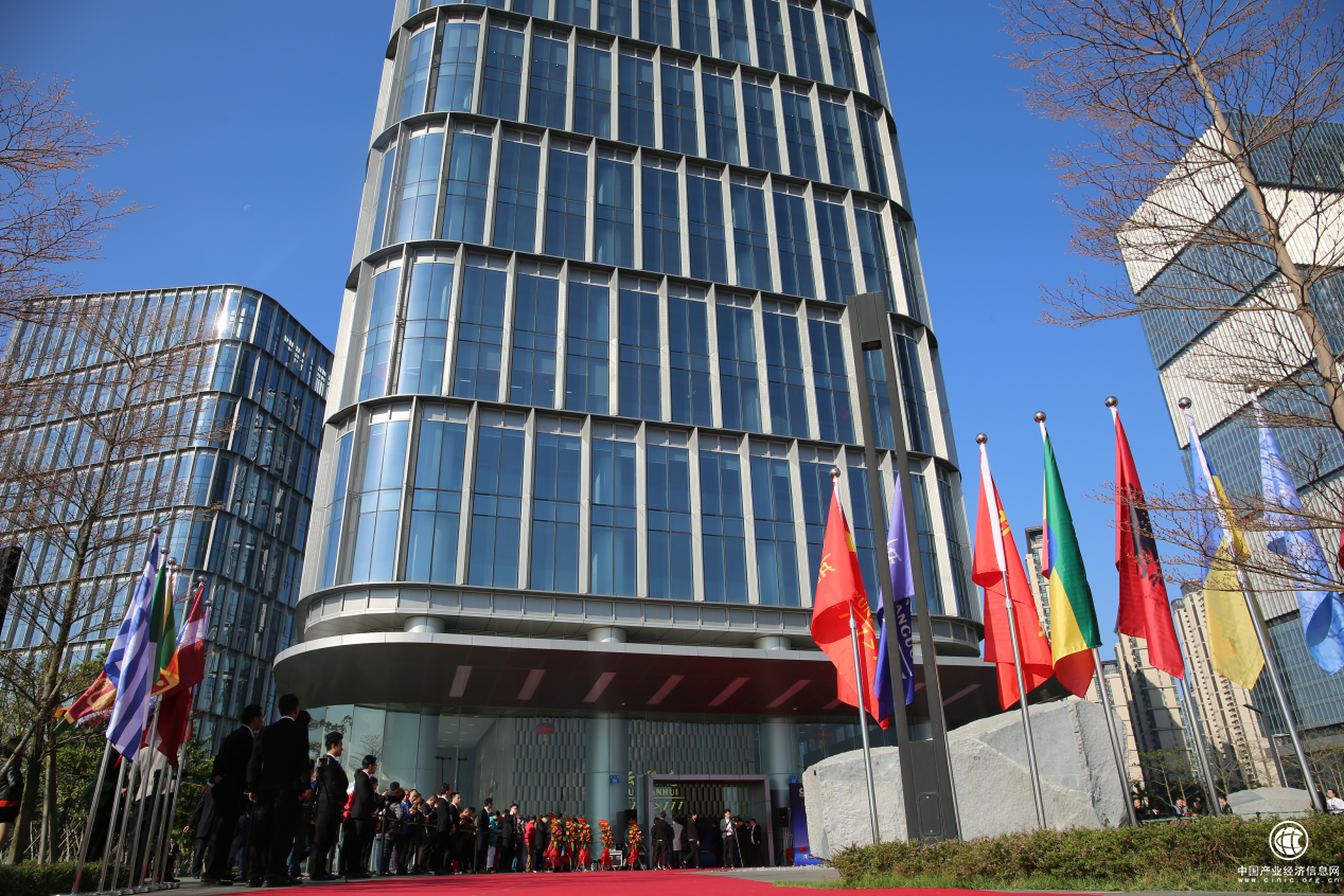 22國外交官齊聚云聯惠 中國企業為世界經濟再添新方案