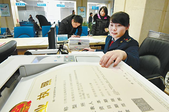 政府工作報告提出：今年要深入推進重點領域改革,更大激發市場主體活力