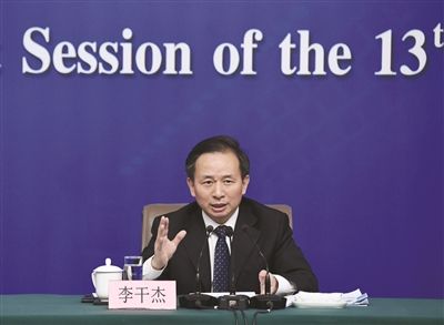 環境保護部負責人回應關切：打好污染防治攻堅戰
