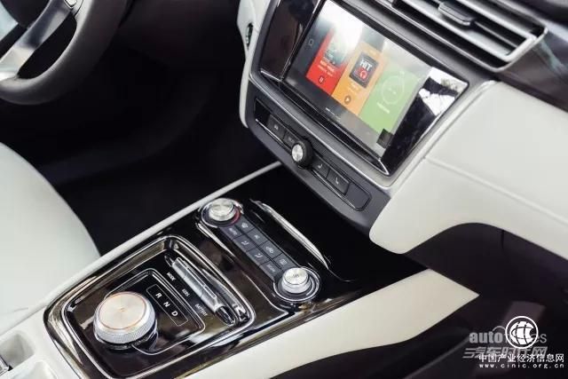 新能源汽車榮威Ei5閃耀上市 補貼后最高不足15萬 工況續航301km 