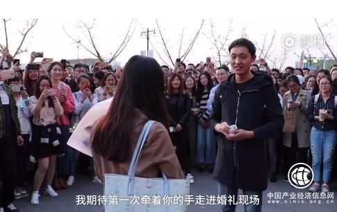 學霸寫1800首詩求婚，還用無人機送DR鉆戒