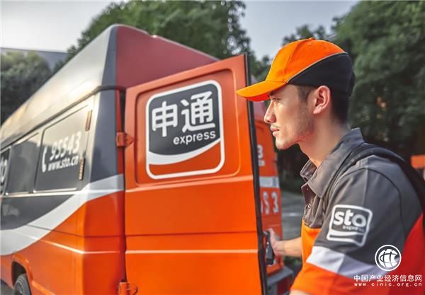 “小黃人”火了后，申通快遞又在高鐵上亮了！