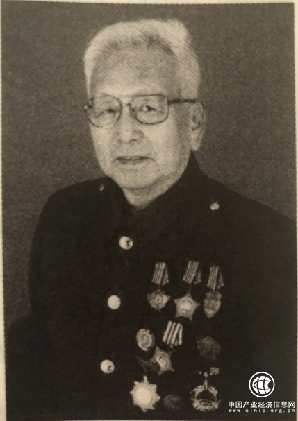 北京人文大學文學系張璞:事業都應該建立在為國家奉獻的基礎之上