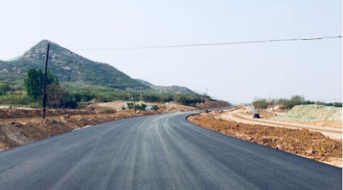 跟著大V探旅發——建設工人全力保障山前大道如期通車