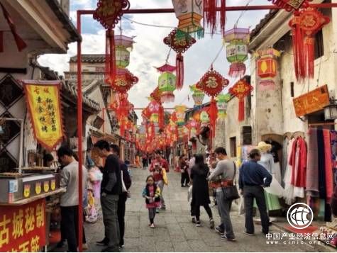 民宿小鎮的十字路口：野蠻生長過后，要去向何方(1)