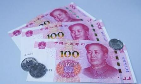 員工親述：為逃避個稅 公司行政背著旅行袋發現金