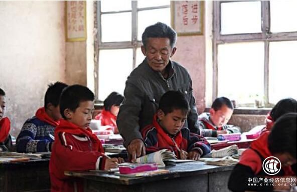 熱點聚焦：陸國軍一生熱血獻身教育事業獲贊無數