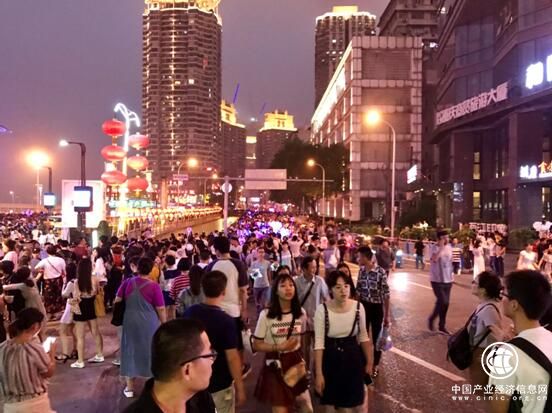 端午節重慶旅游再上“熱搜” 洪崖洞奧陶紀等網紅景區火而不亂