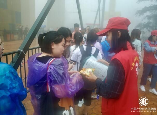 端午節重慶旅游再上“熱搜” 洪崖洞奧陶紀等網紅景區火而不亂