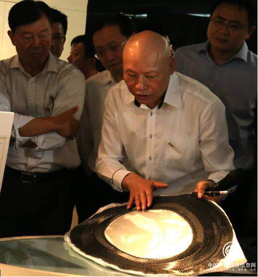 十年投錢46億，為碳纖維，他舍棄億萬家當拼了命