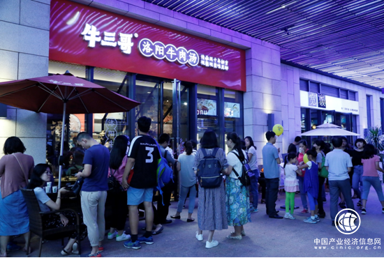 從《中國餐飲報告》解鎖2018年餐飲新黑馬——牛三哥洛陽牛肉湯