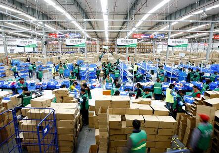 今年前8月全國快遞服務企業收入同比增24.8%