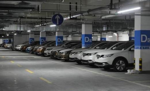 西站“高價”停車場設最高封頂價：停車一天360元