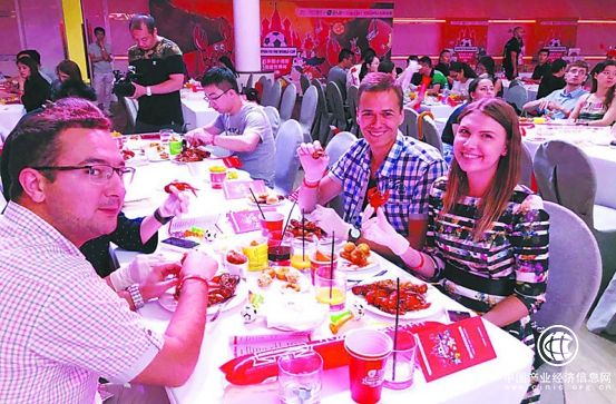 后世界杯小龍蝦“高溫不降”，揭秘明星青睞紅小廚背后的秘密？