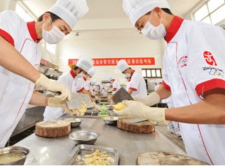 餐飲行業“三高”問題仍存 人力成本承壓明顯