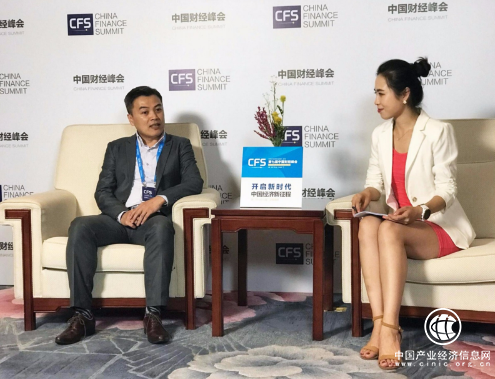 中國財經峰會現場采訪聯合通商科技DP事業群高級總監許涵云先生