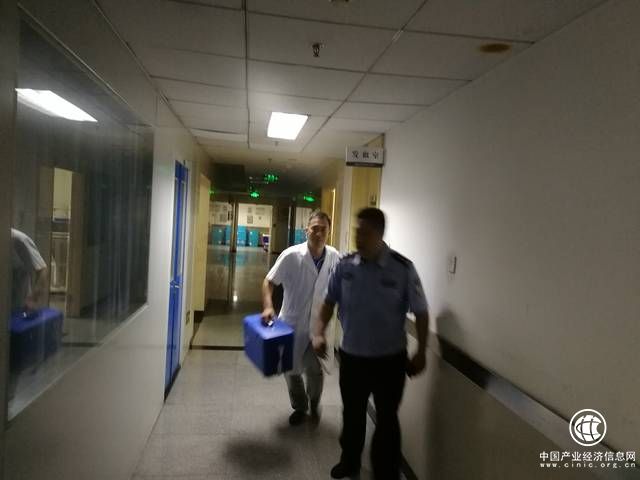 一個半小時，他們狂奔近100公里從死神手里奪回“熊貓血”產婦