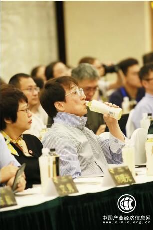 成龍電影周閉幕式指定用水元気森林用茶致敬電影