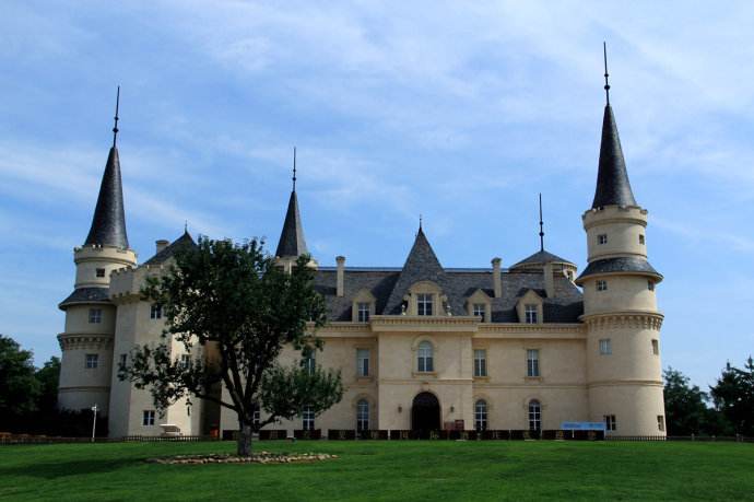 張裕集團葡萄酒小鎮開園納客：既做酒又搞旅游