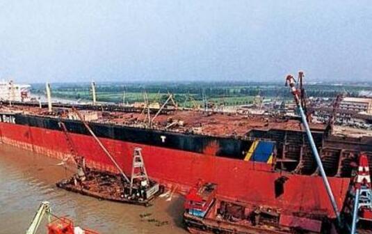 拆船市場：成交驟減 亟待規范