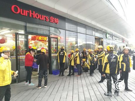 全時外賣現蒼蠅 店員:營業期間無法解決蒼蠅亂飛問題