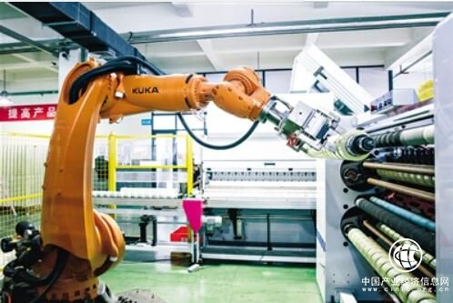 人工智能+行業機器人 或成賦能產業的主流路徑