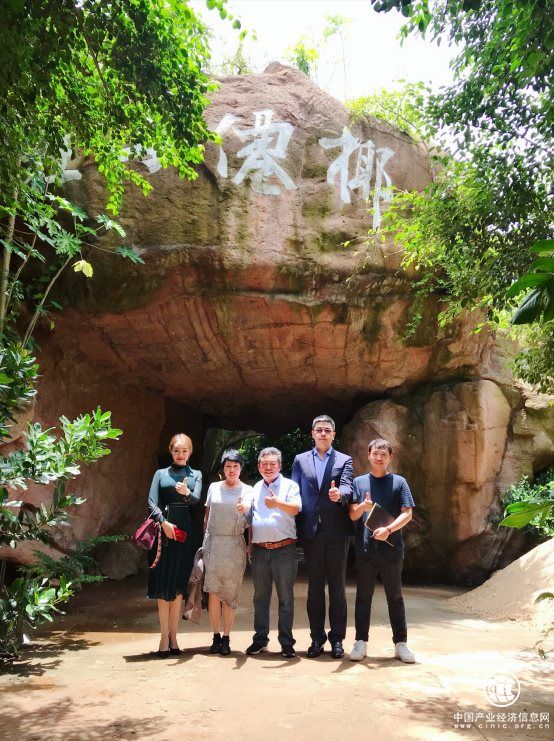 梨花女子學院院長員歆然老師考察海南椰仙山莊旅游地產項目